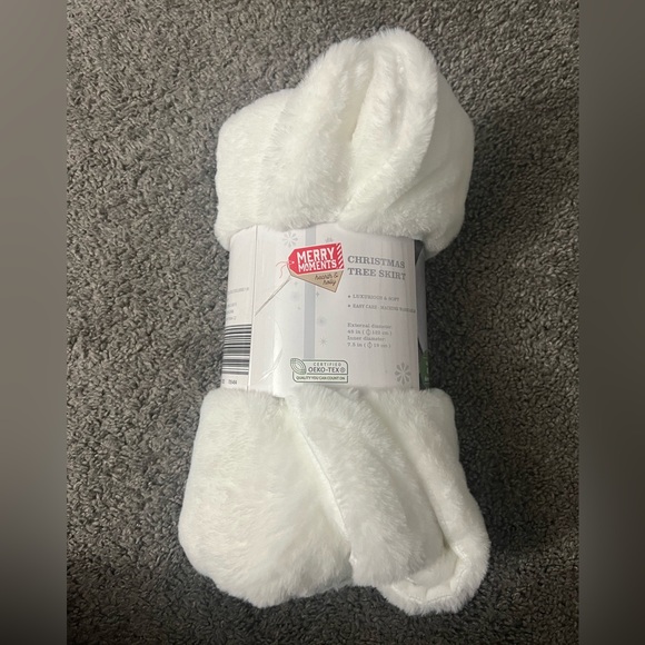 Christmas Tree Skirt - Picture 2 of 3